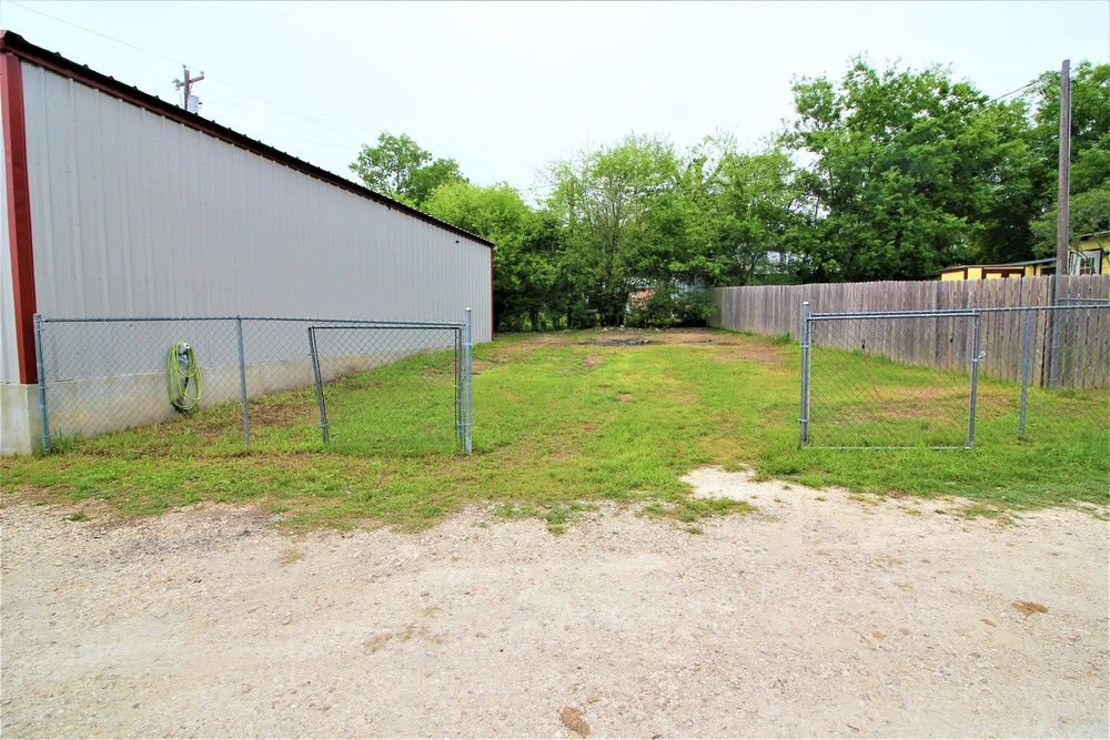 Income Producing Property IH-10 Frontage: 38 FM 289, Comfort, TX 78013